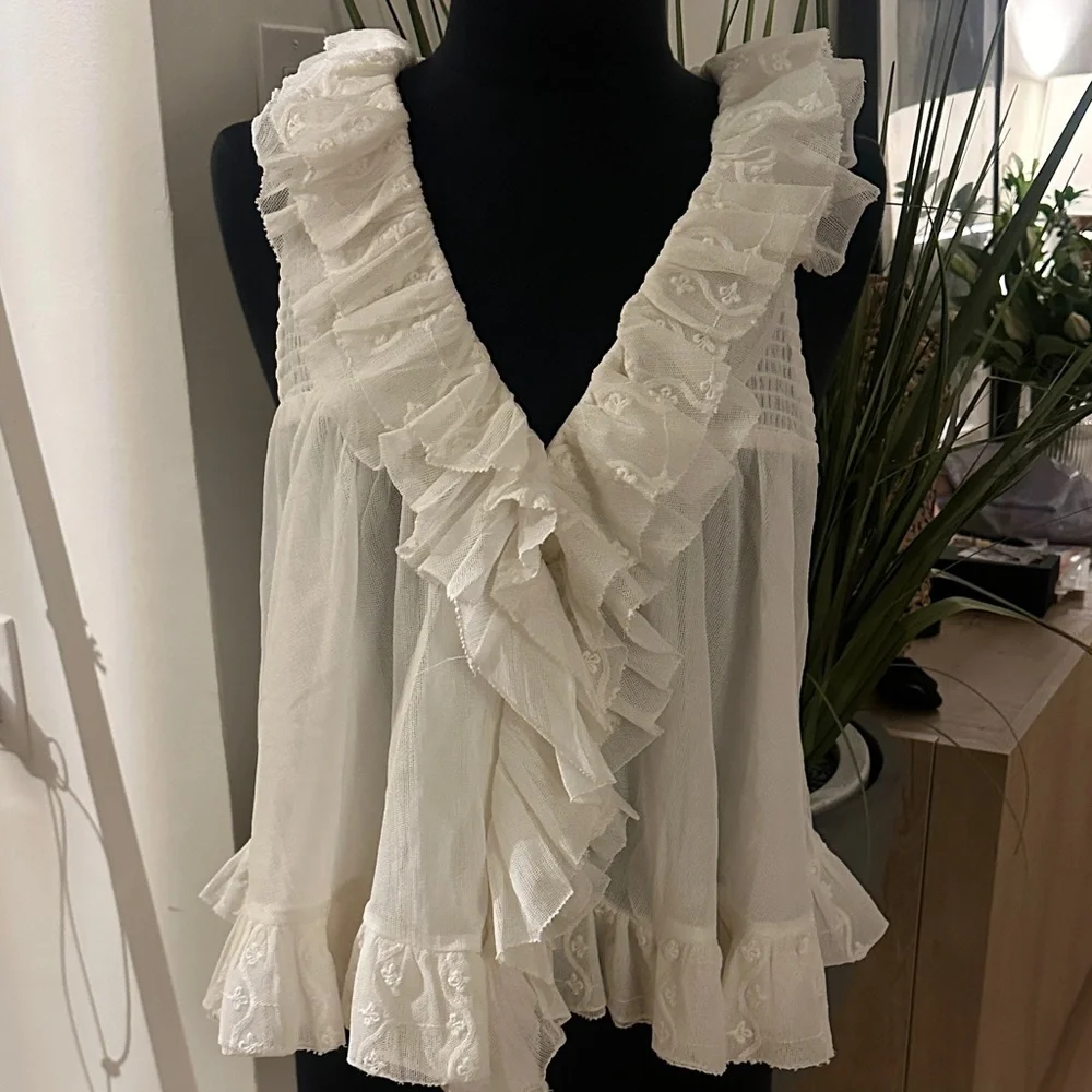BNWT Anthropologie Sheer Ruffle Elegant Cream Ruffled Sleeveless Top - L - Picture 7 of 16